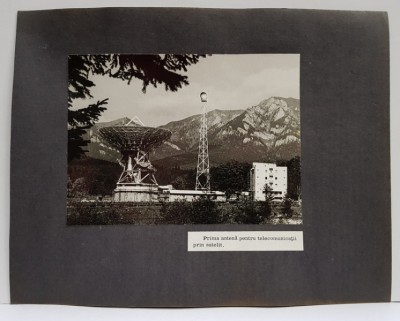 PRIMA ANTENA PENTRU TELECOMUNICATII PRIN SATELIT , FOTOGRAFIE MONOCROMA, PE HARTIE LUCIOASA , LIPIAT APE CARON , ANII &amp;#039;70 - &amp;#039;80 foto