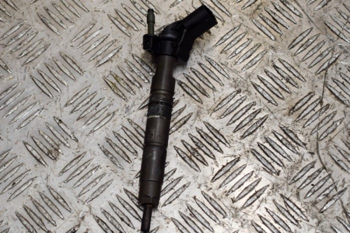 Injector de combustibil MERCEDES-BENZ VITO / MIXTO Furgon W639 2012 OEM: A6420701187,0445116026 13964216