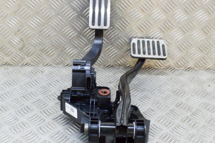 Pedala de accelerație TESLA MODEL 3 2018 OEM: 1044691-00-D 15064900