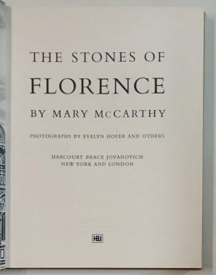 THE STONES OF FLORENCE , photographs by EVELYN HOFER and others , by MARY MCCARTHY , 1987 foto