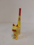 # Pisica / pisicuta de lemn pictata manual, decor figurina, galbena, vintage, vechi, 11x5cm