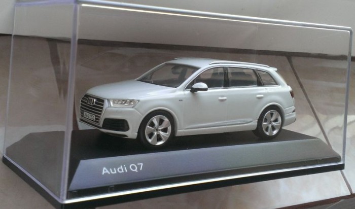 Macheta Audi Q7 (4M) 2017 alb - Spark 1/43