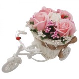 Aranjament floral trandafiri &quot;Bicicleta cu flori zambarete&quot;, flori de sapun, 22x15x12 cm