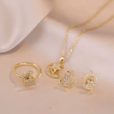 Set bijuterii stele si luna placate cu aur de 18 K, cu pandantiv rotativ si strasuri