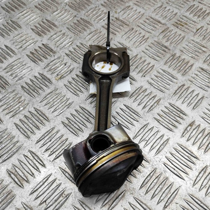 Piston FORD FOCUS III 2012 OEM: 1699376