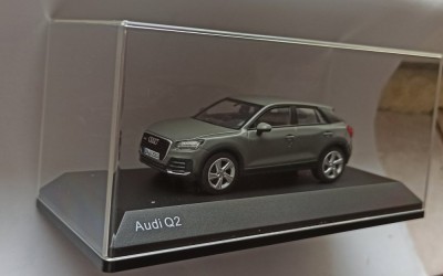 Macheta Audi Q2 2016 gri - iScale 1/43 foto