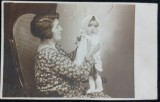 Fotografie tip Carte Postala, Mama cu bebelusul, perioada interbelica
