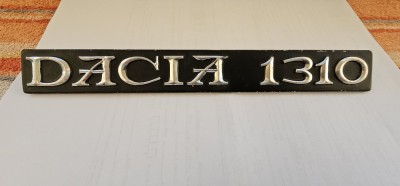 EMBLEMA DACIA 1310 . PENTRU PORTBAGAJ . foto