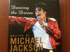 michael jackson dancing the dream carte muzica in limba engleza 2009 ilustrata foto