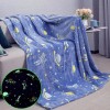 Patura Fosforescenta Astronauti, Flanel Moale, 130x150 cm, Pufoasa, Stele si Planete, Decor Dormitor, Calduroasa