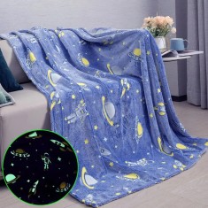 Patura fosforescenta cu astronauti, flanel moale 130x150 cm, patura pufoasa cu stele si planete, decor modern pentru dormitor, patura calduroasa