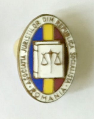 INSIGNA ASOCIATIA JURISTILOR DIN REPUBLICA SOCIALISTA ROMANIA foto
