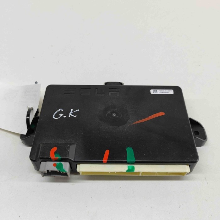 Modul de control ușă st&acirc;nga spate TESLA MODEL X 2016 OEM: 1045490-10-D 23075767