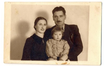 AD 1704 C.P.VECHE-FAMILIE IN TINUTA DE EPOCA -N. GEANOGLU, BRAILA, GEORGAKACHIS foto