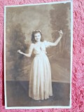 Fotografie tip carte postala, tanara in rochie lunga, 1947