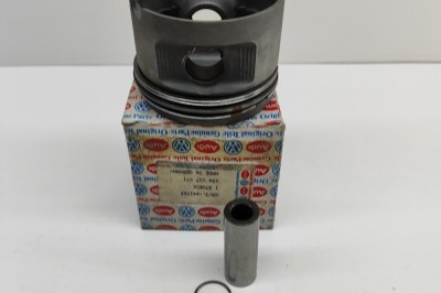 Piston AUDI 100 Avant 4A, C4 1991 OEM: 054107071 24399261 foto