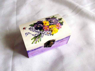 Cutie flori mov, galben, violet si roz, cutie de lemn model 32443 foto