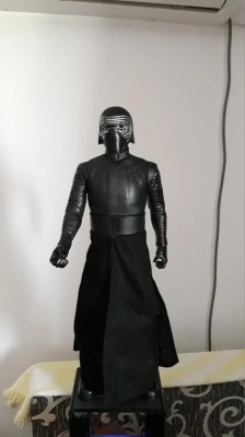 FIGURINA KYLO REN DIN RAZBOIUL STELELOR .RARITATE IN ROMANIA ! foto