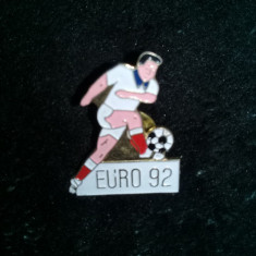 insigna Sportiva Fotbal EURO 92,insigna vintage de colectie