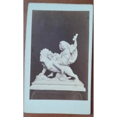 Fotografie tip CDV, sculptura Cupidon pe Leu