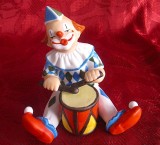 FIGURINA BIBELOU PORTELAN GOEBEL COLECTIA HAPPY CLOWNS LUIGI - CLOVN CU TOBE