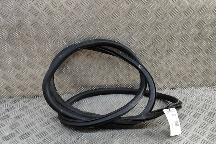 Garnitura ușă dreapta față MERCEDES-BENZ GLE W167 2023 OEM: A0007271300 | 30769777