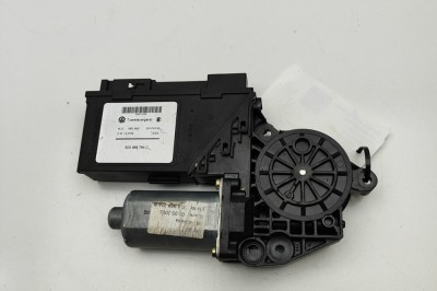 Motor macara geam ușă dreapta spate VW TOUAREG 7LA, 7L6, 7L7 2003 OEM: 3D0959794C,7L0959704B,0130821764 29438975 foto
