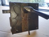 H396-Broasca mare veche de casa anii 1900 de colectie sau de pus la punct de mester. ATENTIE-cititi tot textul PENTRU A FI TOTAL IN CUNOSTIINTA .
