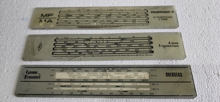 SCALA RADIO MAMAIA 4 , S651T , OVERSEAS , 2 BUCATI SCALA PREZINTA FISURI !!