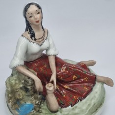 Fata la izvor - Bibelou (RAR) portelan romanesc vechi, vintage, Alba Iulia