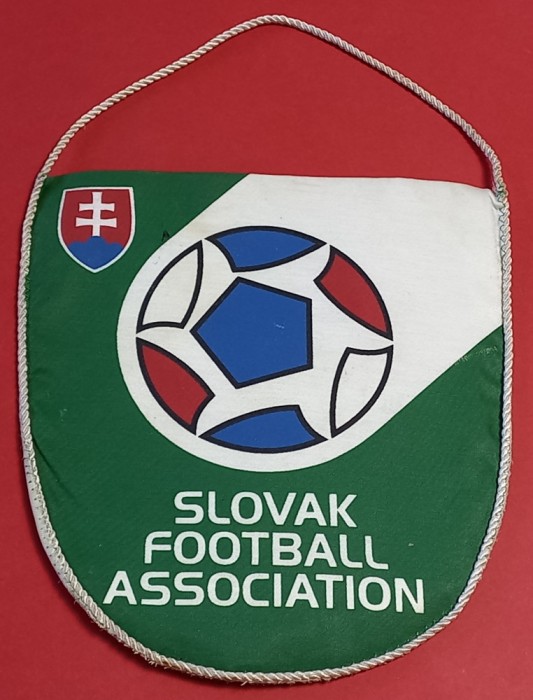 Fanion fotbal - Federatia de Fotbal din SLOVACIA (dimensiuni 23 x 21.5 cm)