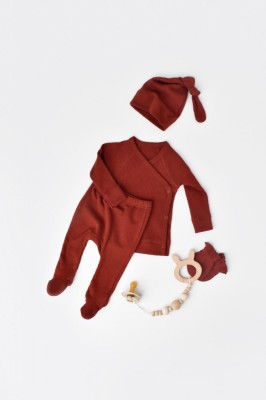 Set 4 piese: bluza, pantaloni, caciulita si manusi din bumbac organic si modal - Caramiziu, BabyCosy (Marime: 0-3 Luni) foto