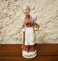 BIBELOU DIN PORTELAN FIN- BUNICUTA CU UN COS CU FRUCTE H12,5CM
