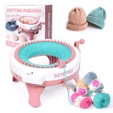 Masina de tricotat caciuli, fulare, manusi, pentru copii si adulti, 48 de ace, de culoare roz pudrat-alb, cu accesorii fire de lana, 3 ace, croseta, p