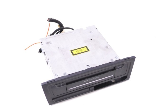 Unitate radio CD AUDI Q5 8R 2010 OEM: 8T2035666E 11710126