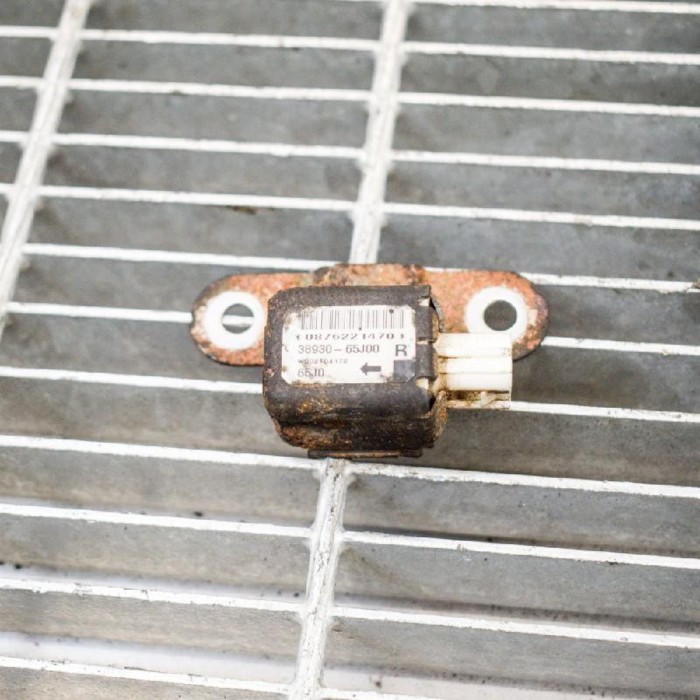 Senzor de impact dreapta față SUZUKI GRAND VITARA II JT, TE, TD 2007 OEM: 38930-65J00 3422080