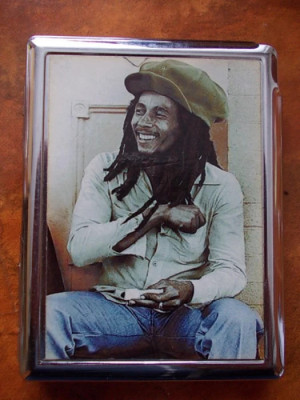 TABACHERA TIGARI CU BOB MARLEY . foto