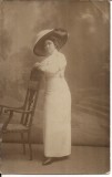Fotografie reprezentand o femeie, facuta in august 1910