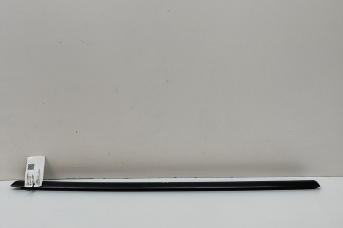 Chedar geam ușă dreapta spate TESLA MODEL Y 2024 OEM: 1495722-00-C,1495723-00-C 30761068