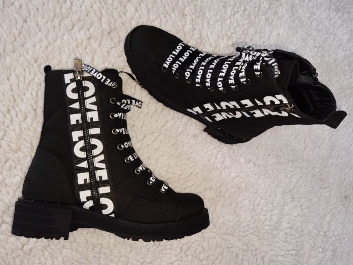 GHETE NEGRE IMBLANITE DAMA LOGO LOVE BOCANCI PIELE NATURALA CIZME FEMEI