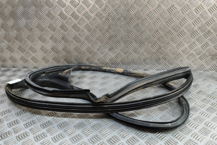 Garnitura ușă dreapta față AUDI Q8 4MN 2024 OEM: 4M8831708D | 31870524