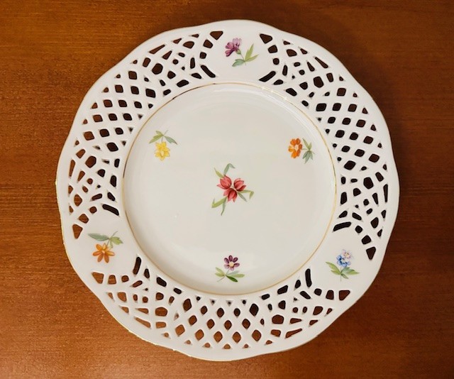 FARFURIE DIN PORTELAN FIN- DECOR FLORI- MARCAJ BURG LINDAU D19,5CM