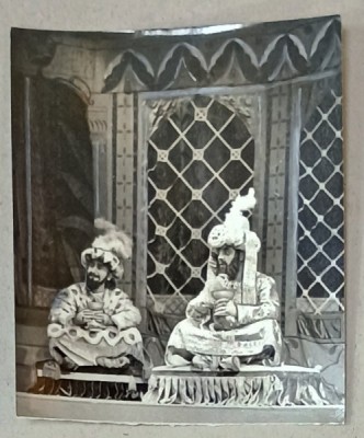 SCENA DIN SPECTACOLUL &amp;#039; MONSTRUL DIN SAMARKAND &amp;#039; , TEATRUL &amp;#039; ION CREANGA &amp;#039; , BUCURESTI , FOTOGRAFIE DE PRESA , 1966 foto