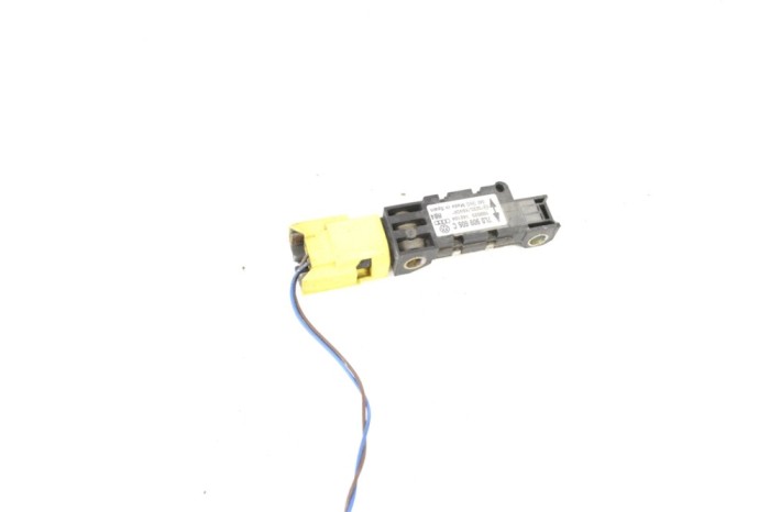 Senzor de impact dreapta spate PORSCHE CAYENNE 9PA 2004 OEM: 7L0909606C 12166186