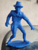 Figurina plastic veche cowboy gata sa traga ALBASTRU