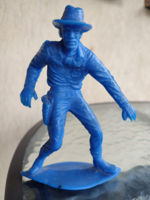 Figurina plastic veche cowboy gata sa traga ALBASTRU foto