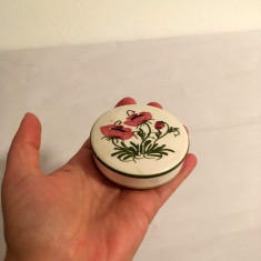 Cutie ceramica rotunda (bomboniera) 7cm diametru, cu flori de mac, Hand Made