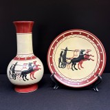 Set decorativ din ceramică &ndash; vază și farfurie cu motiv antic, China