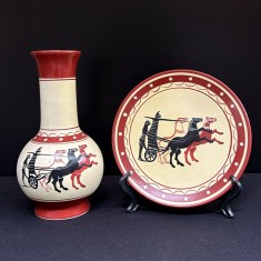 Set decorativ din ceramică &ndash; vază și farfurie cu motiv antic, China