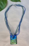 PANDANTIV VINTAGE DIN STICLA GLAZURATA DE MURANO PE FIR ORGANZA